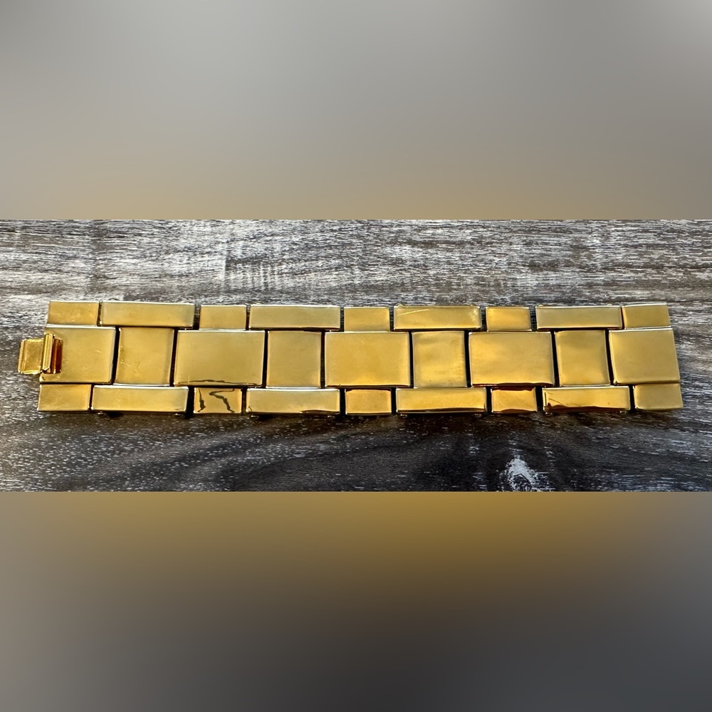 Kate Spade gold tone links bracelet *rare* NWOT, comes with original Saks box